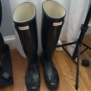 Brand: Hunter
Size: 8
Style: NA
Condition: Gently Used
Worn: Moderately